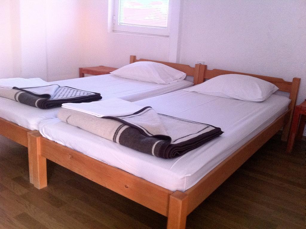 Guest House Lokoski Pestani Szoba fotó