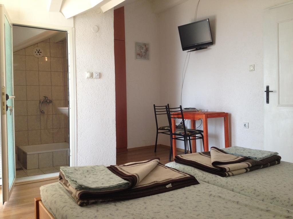 Guest House Lokoski Pestani Szoba fotó