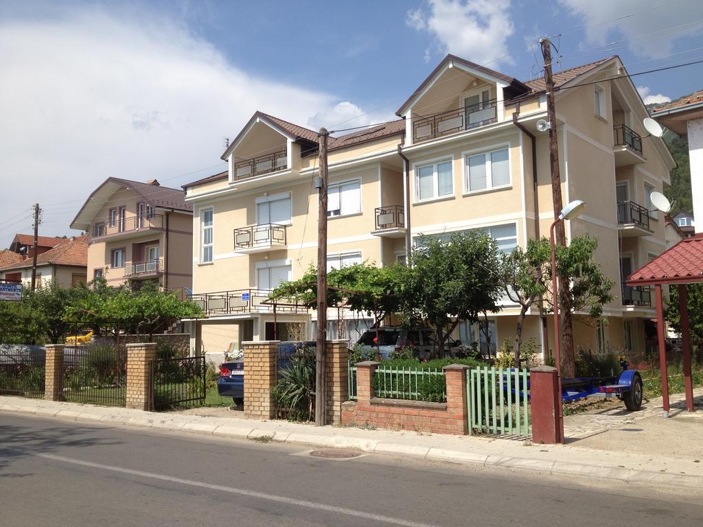 Guest House Lokoski Pestani Kültér fotó