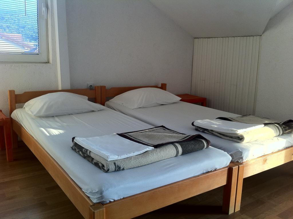 Guest House Lokoski Pestani Szoba fotó